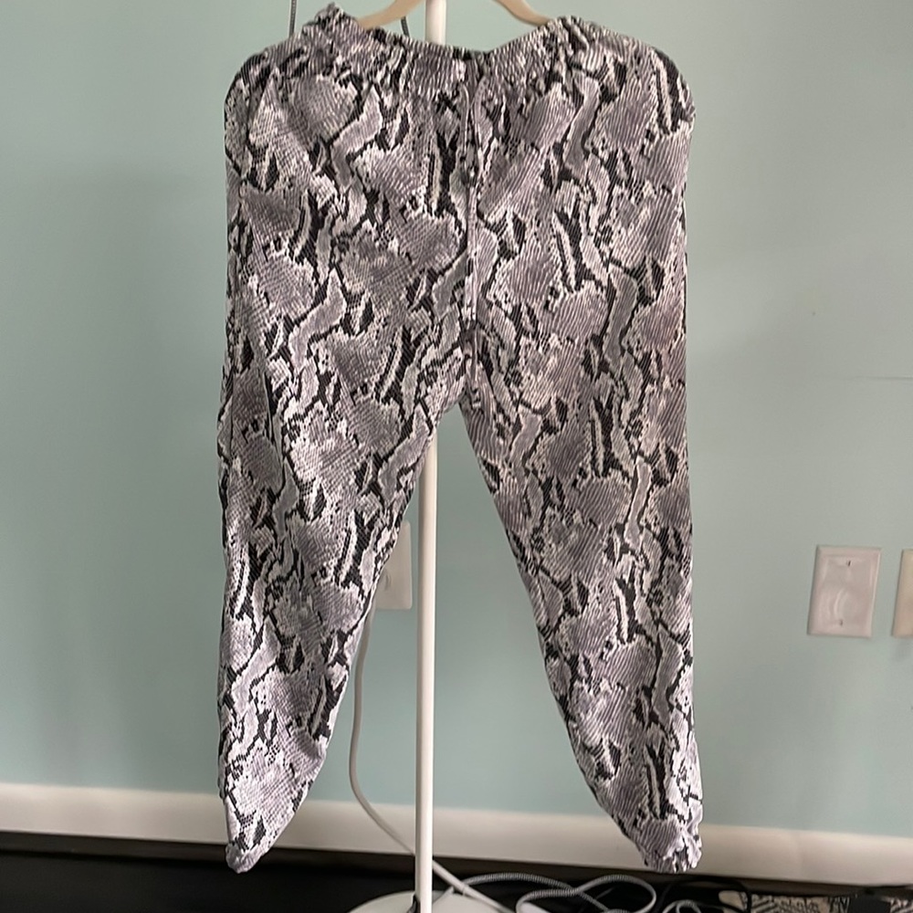 Beautiful express jogger pants, snakeskin pattern